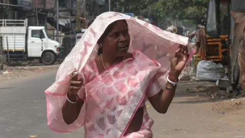 Northern India Faces Early Extreme Heat Wave Challenges